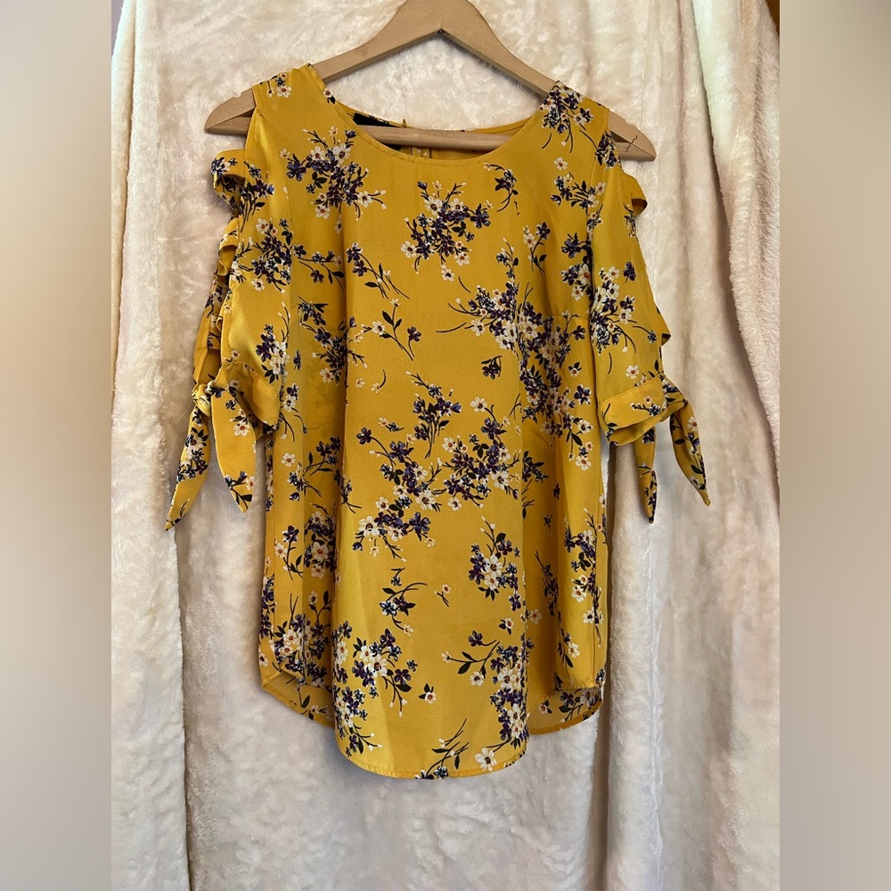 Yellow floral blouse with keyhole tie sleeves - size xs